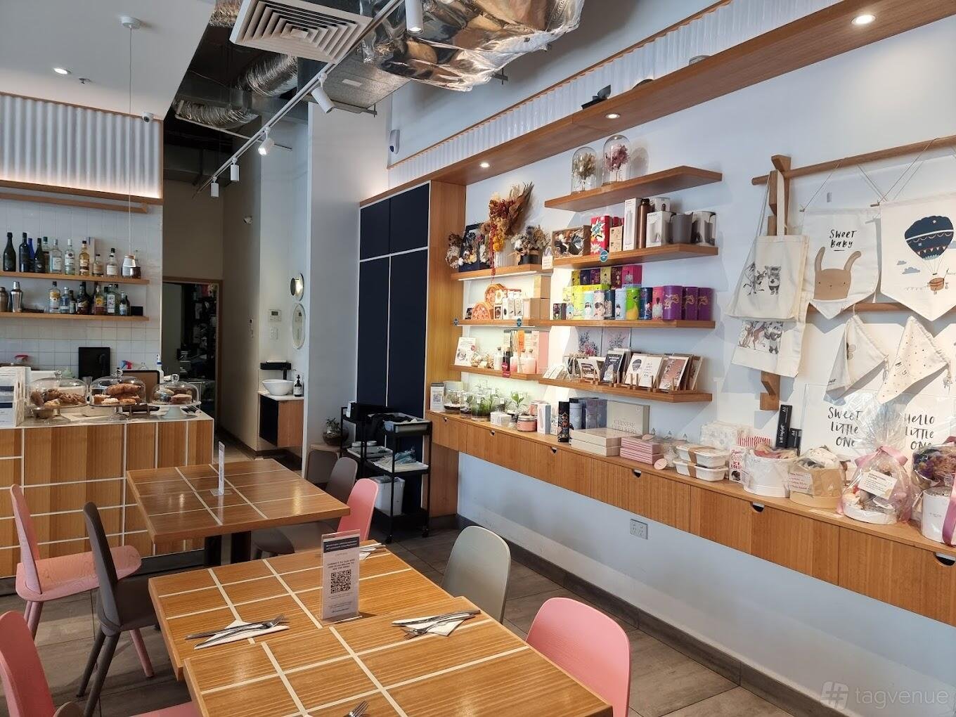 Whole Venue at Cafe 0.6 photo 3