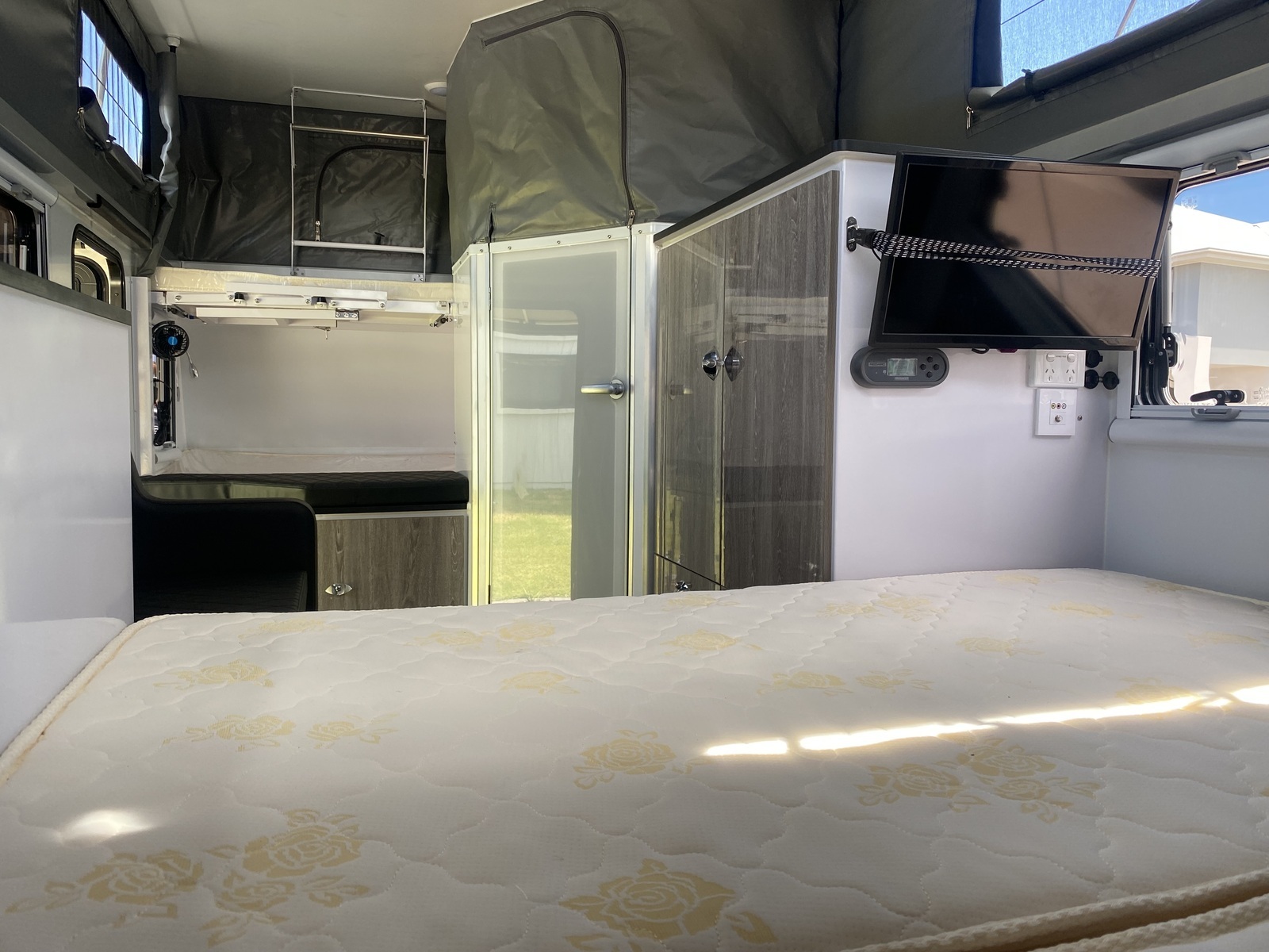 Get Lost Boss! 1Queen 2Bunks & Internal Ensuite! photo 13