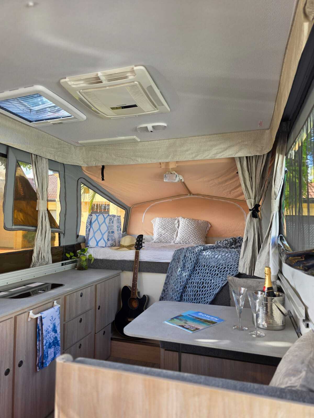 CAT 1 pop up camper photo 2