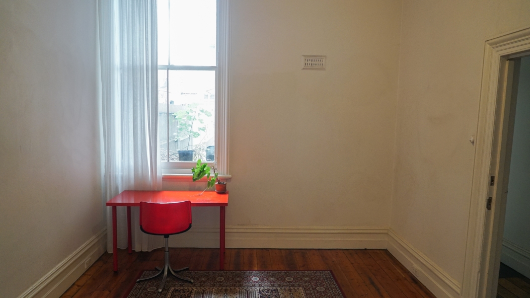 Ground floor private studio off Gertrude St photo 2