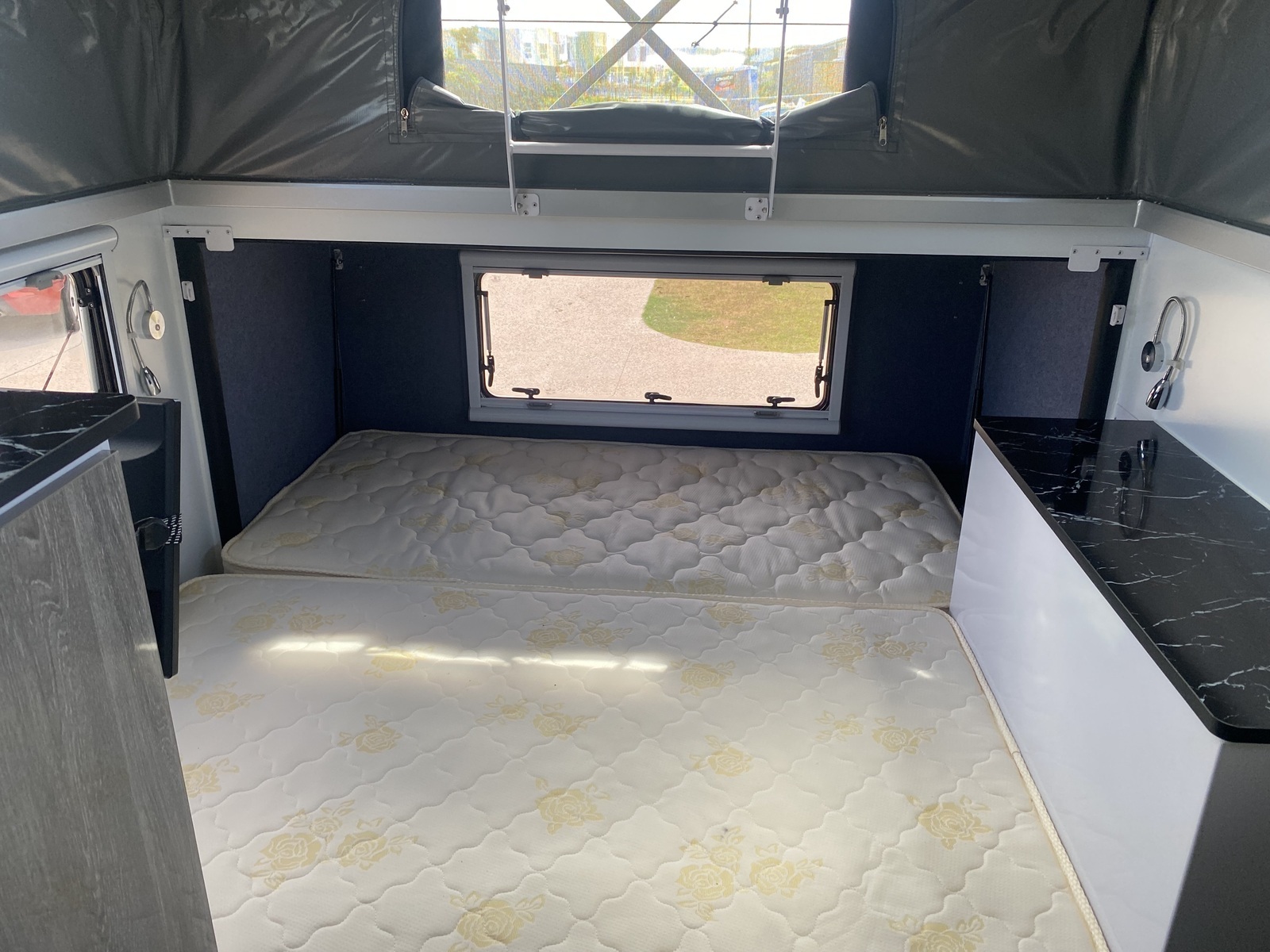 Get Lost Boss! 1Queen 2Bunks & Internal Ensuite! photo 12