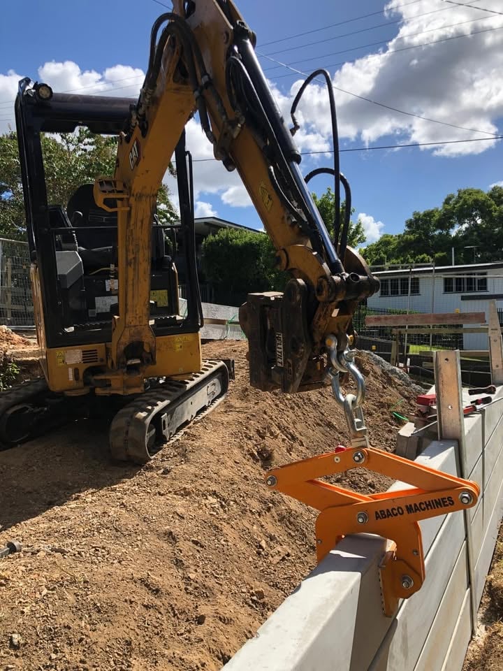 1.7t Excavator Digger Dry Hire photo 4