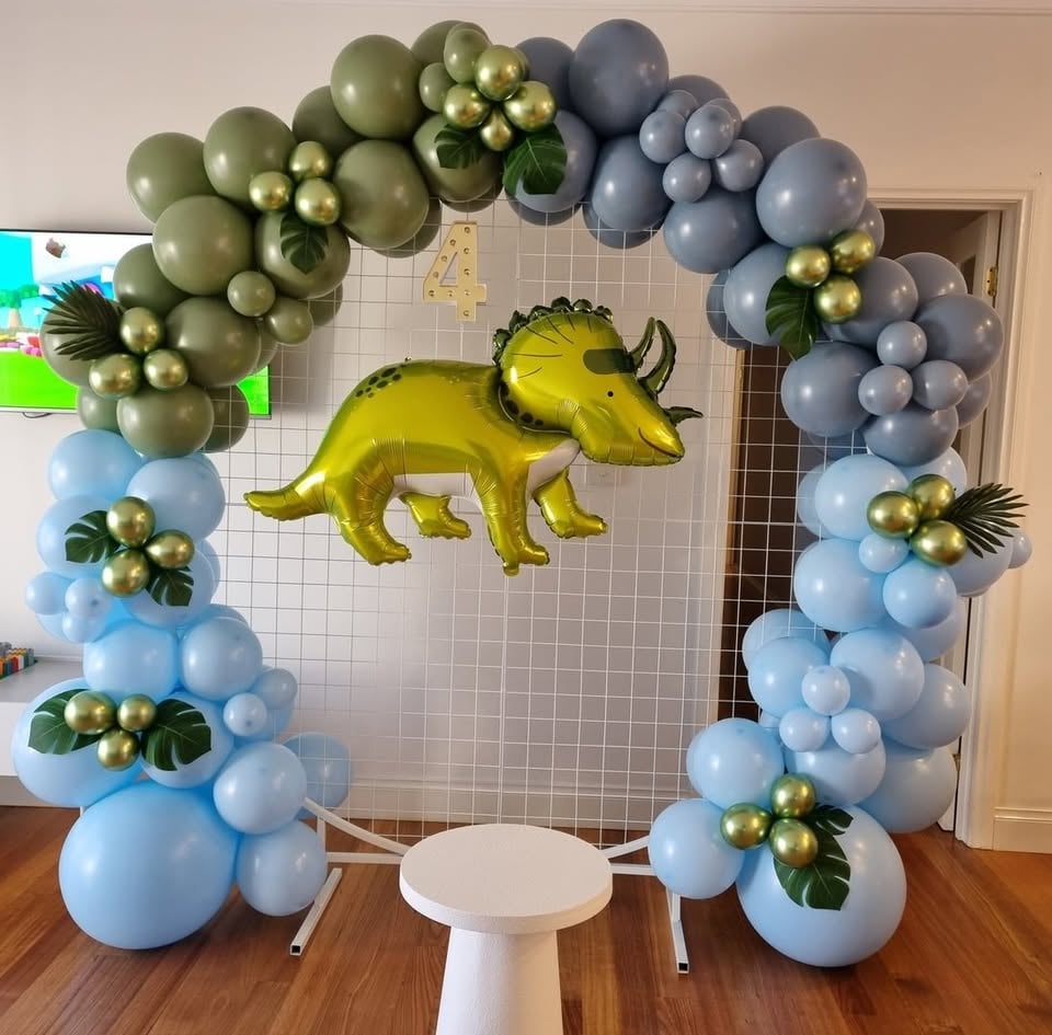 Metal circle backdrop with neon sign - HIRE photo 2