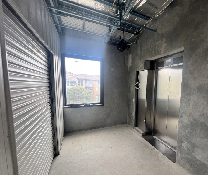 Large open space with natural light! (unit 316) photo 4
