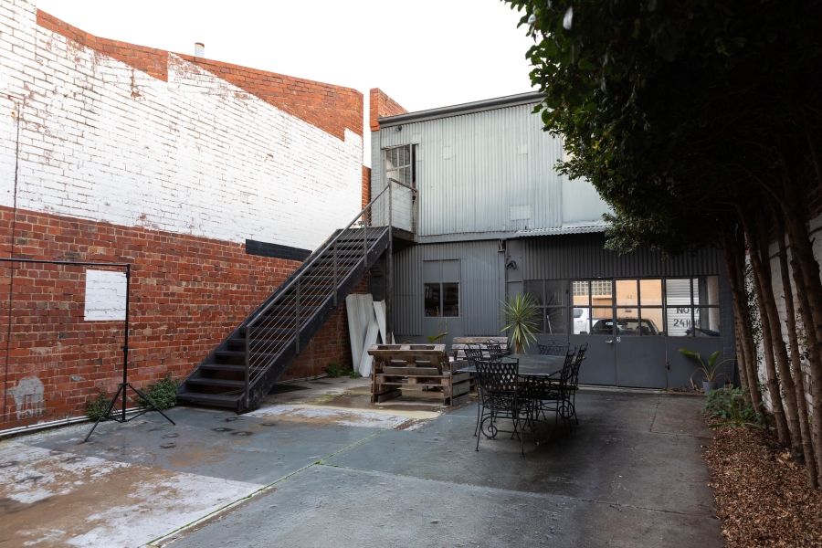 LARGE STUDIO WAREHOUSE SPACE photo 8