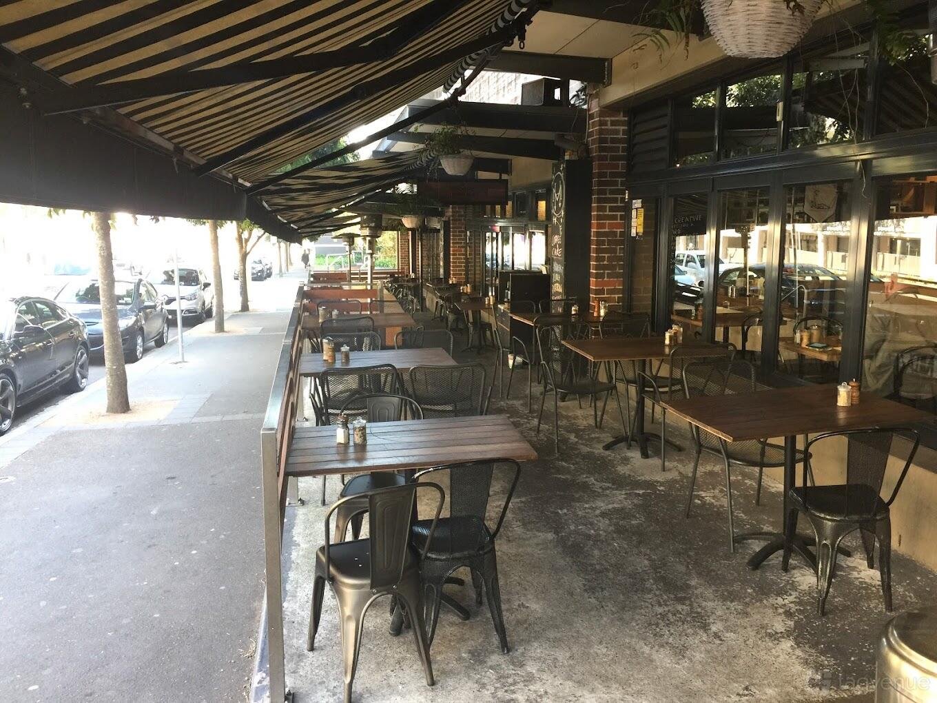 Outdoor Patio at Hoochie Mamma photo 3