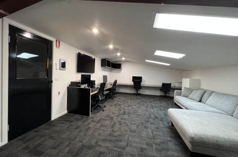 ITS NICE INSIDE Studio photo 9
