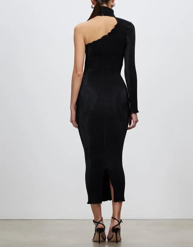 L’Idee Soireé 90’s Sleeved Gown in Black Size 6 photo 2