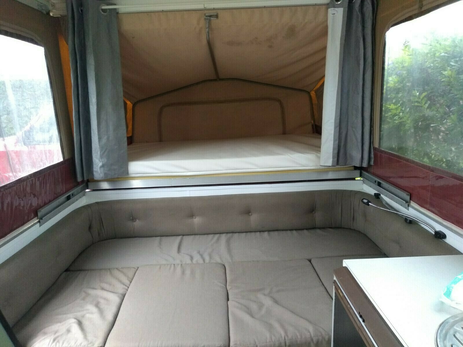 Large air-conditioned pop-up caravan photo 10