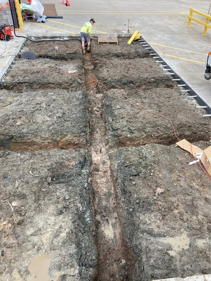 Earthmoving 3.5t combo hire photo 6