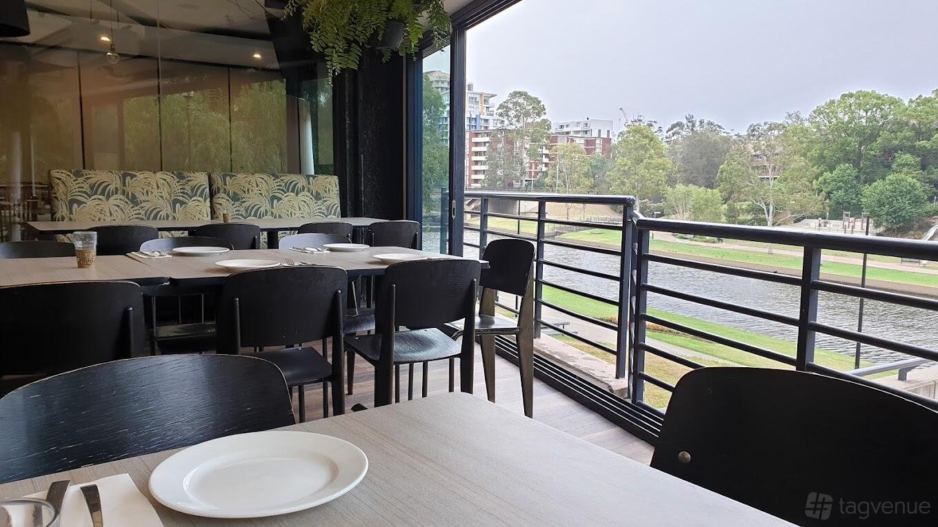 Alfresco Dining Area at Sahra By The River photo 9