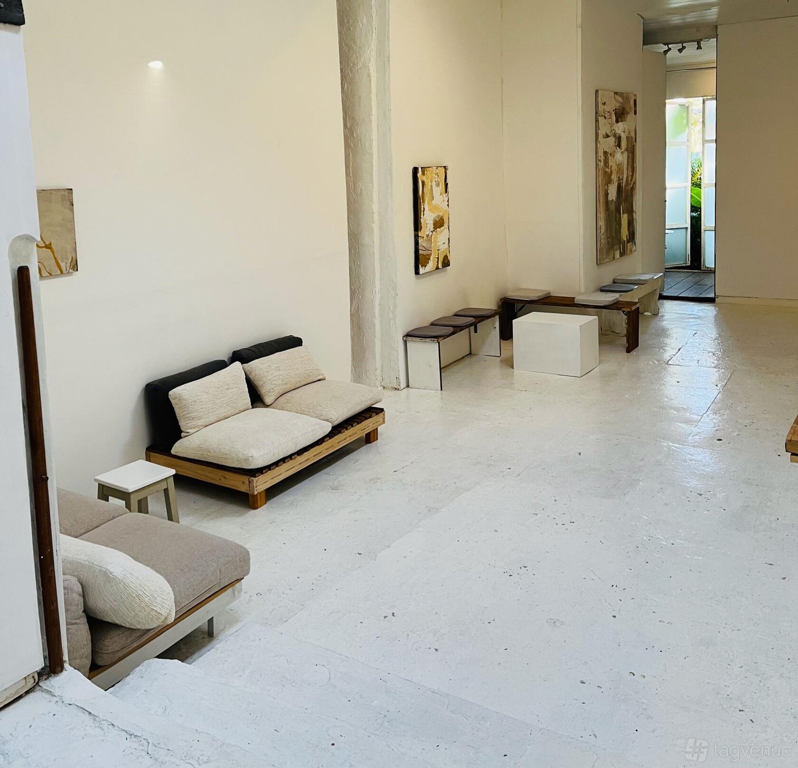 Studio with natural light at Beautiful White Space photo 34