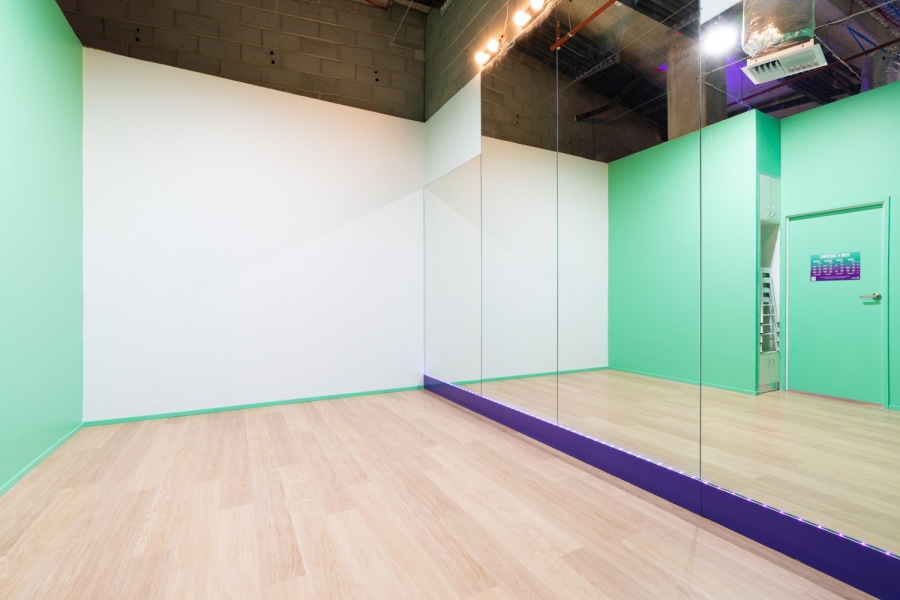 The MBassy Dance - Full Venue photo 8