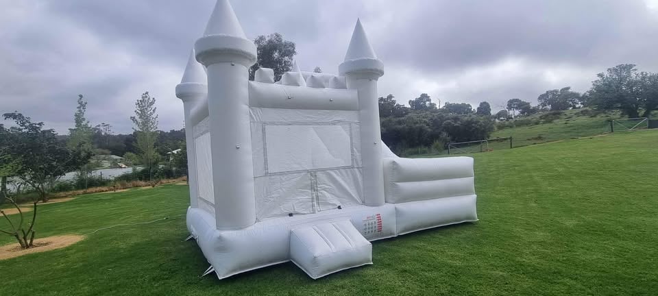GREAT SELECTION OF JUMPING CASTLES FOR HIRE photo 9