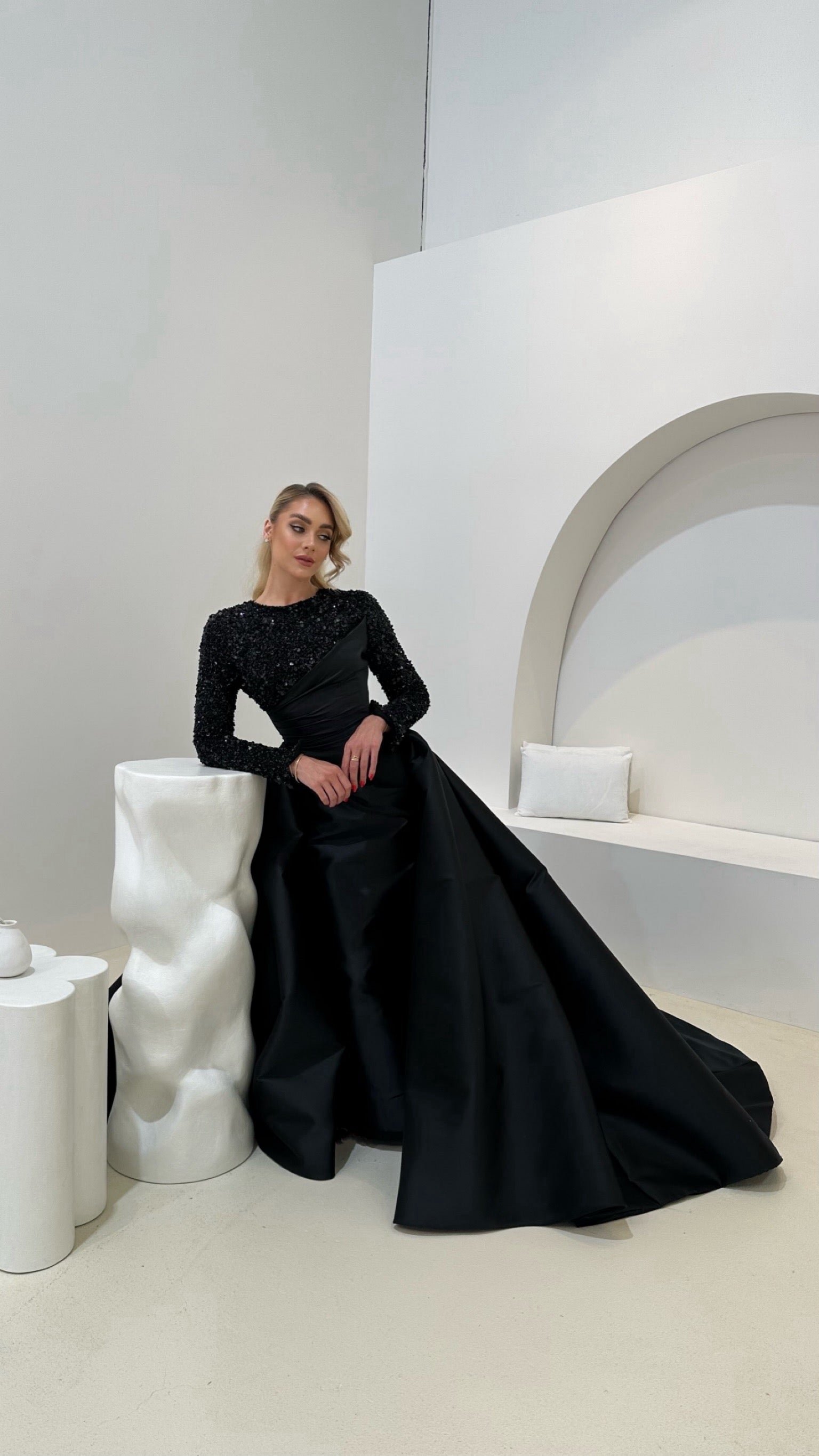 SAJA GOWN BLACK photo 6