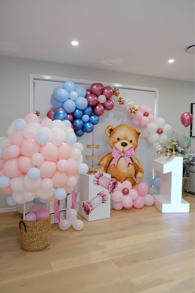 Balloon and Prop Hire photo 11