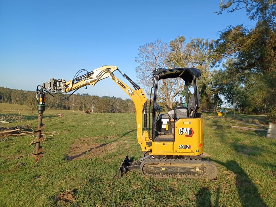 1.7t Excavator Digger Dry Hire photo 3