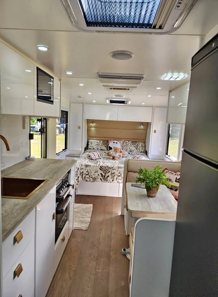 WHY PAY RENT, WHEN YOU COULD OWN THIS weekly repayments photo 12
