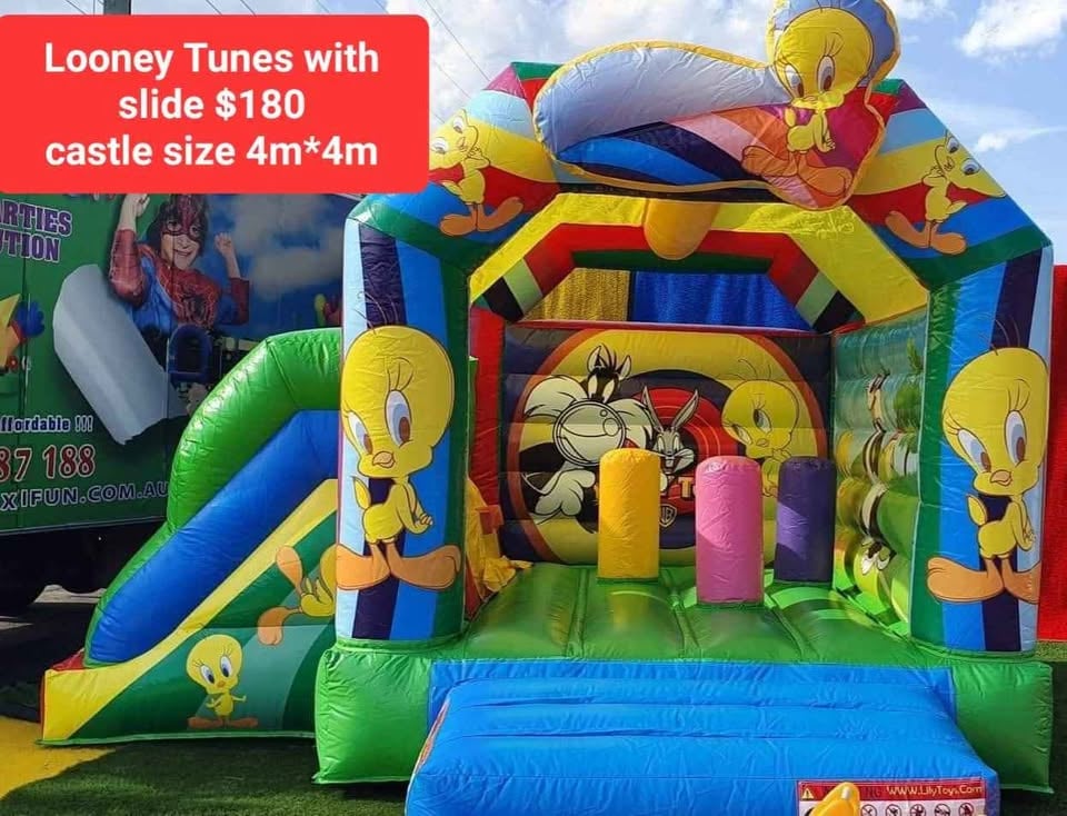 Jumping castle weekend hire photo 8