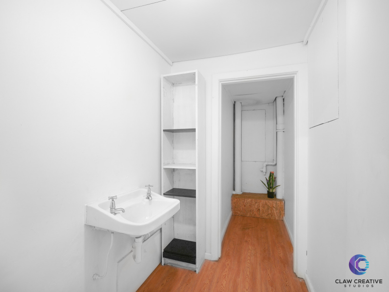 Studio 6 - large art studio with sink & storage photo 2
