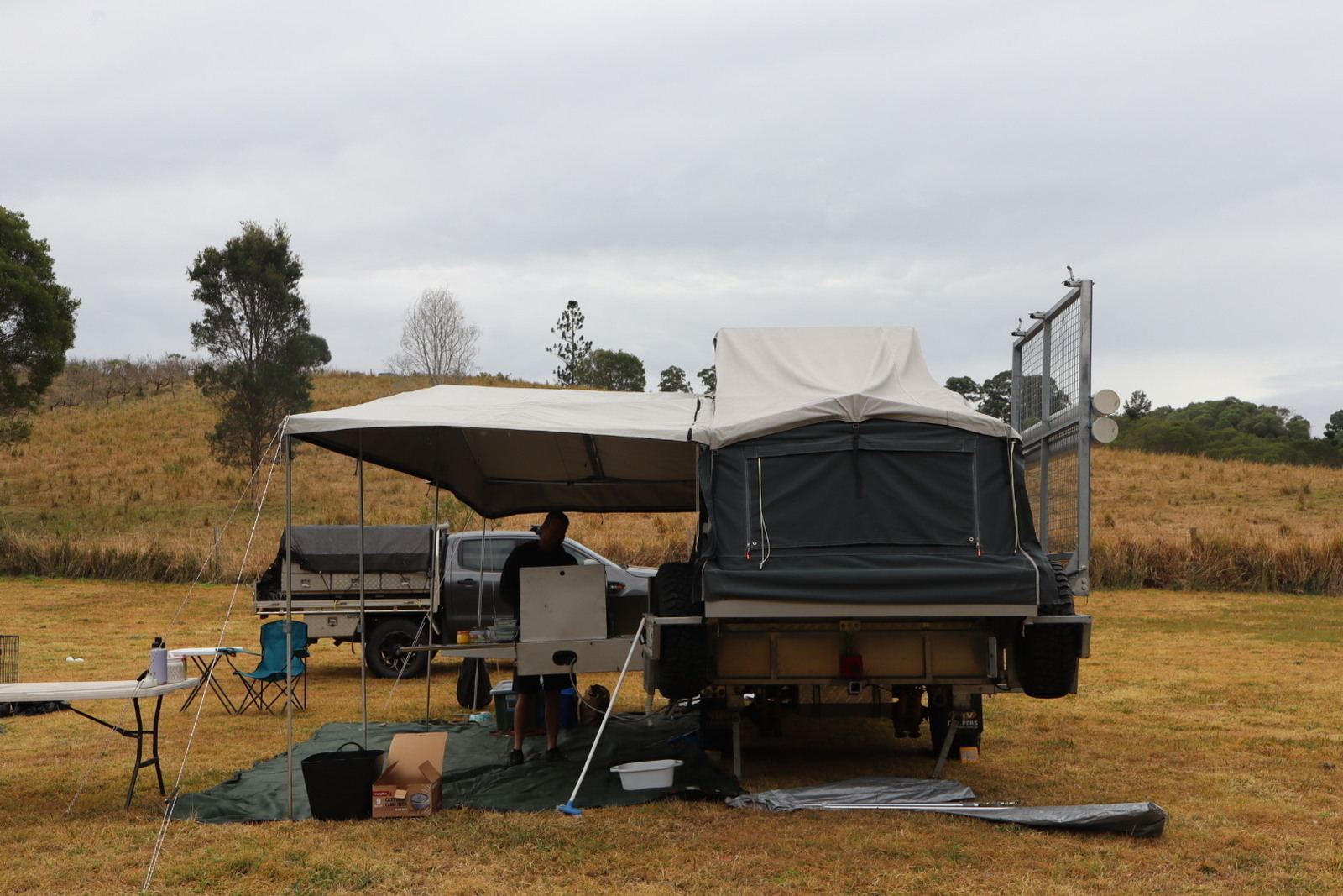 6 berth suv camper photo 3