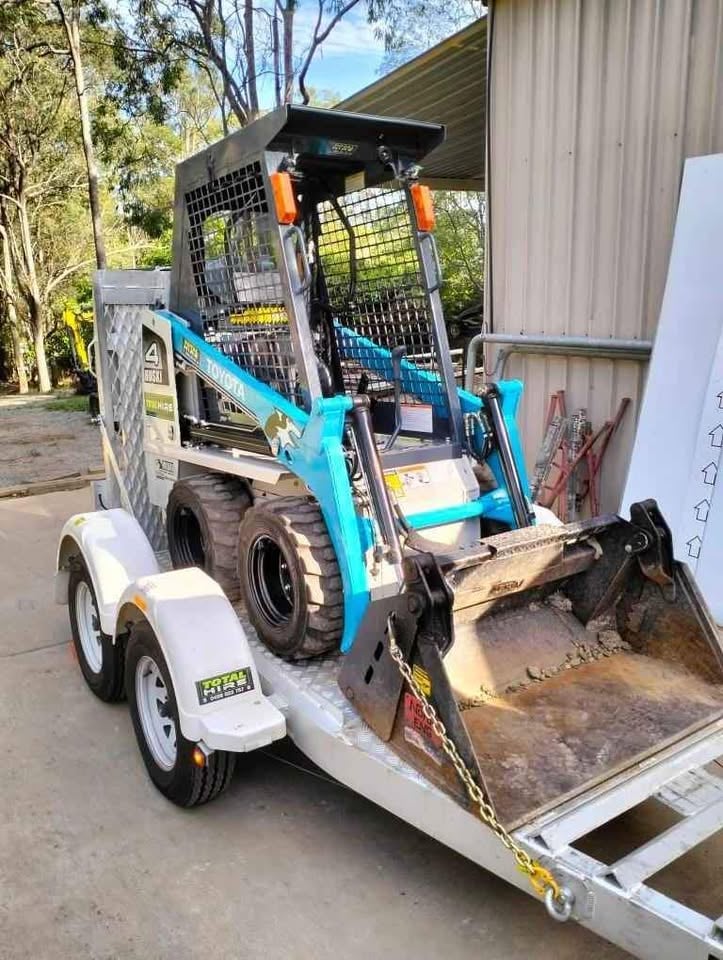Wet and dry hire dingo or skid steer mini loader photo 5