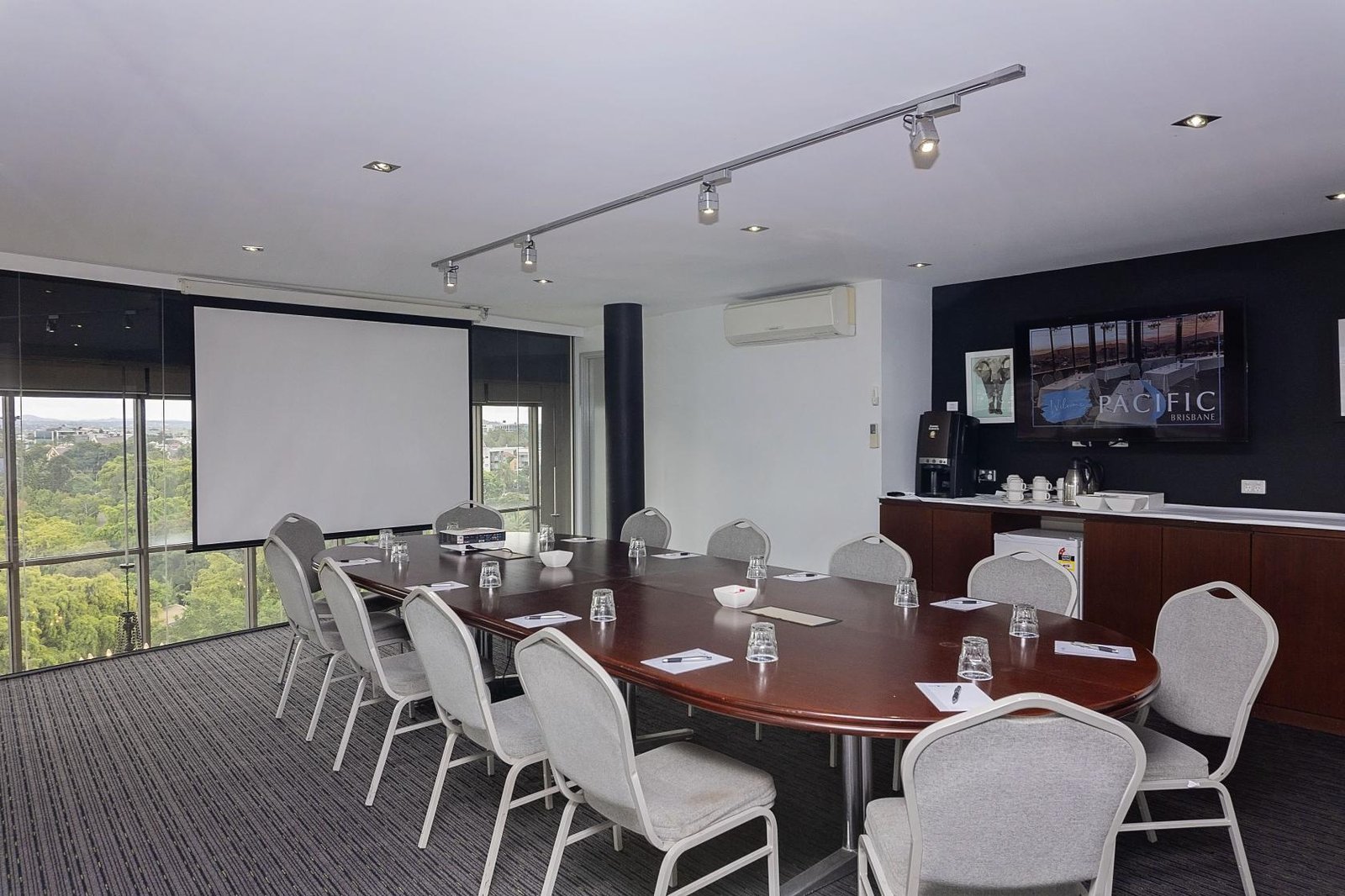 Sky Boardroom at Mercure Brisbane Spring Hill photo 4