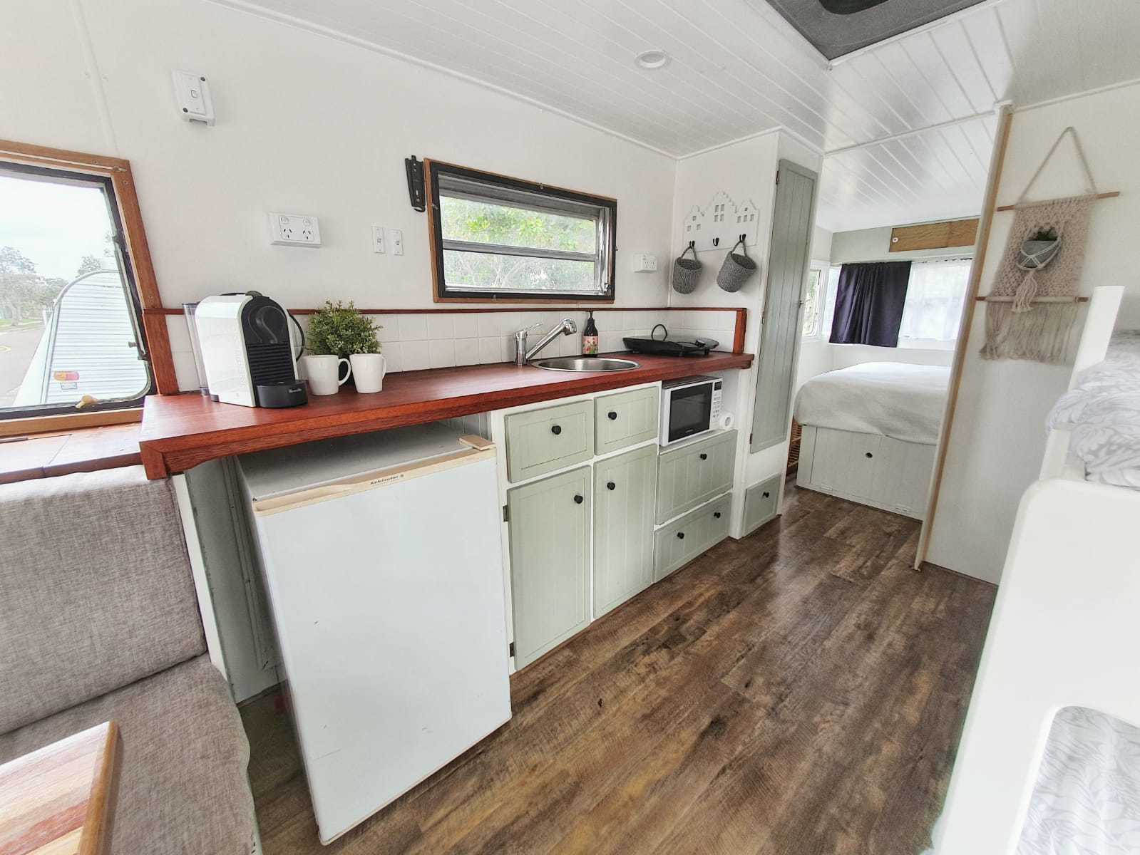 'Van Go' Caravan (air-conditioning) photo 12
