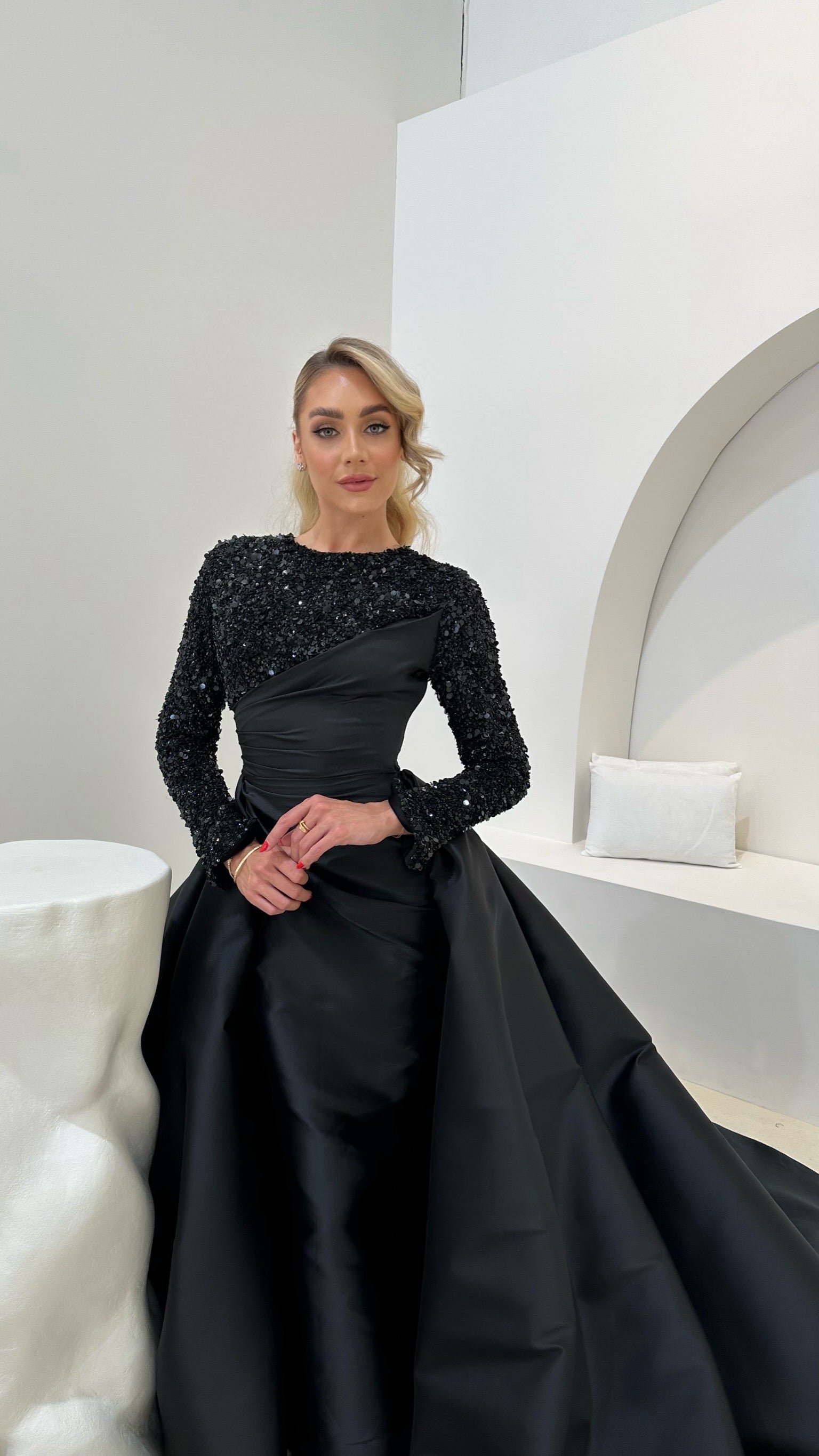 SAJA GOWN BLACK photo 5