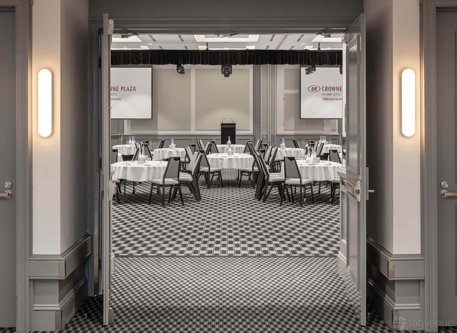 Grand Ballroom at Crowne Plaza Terrigal Pacific photo 10