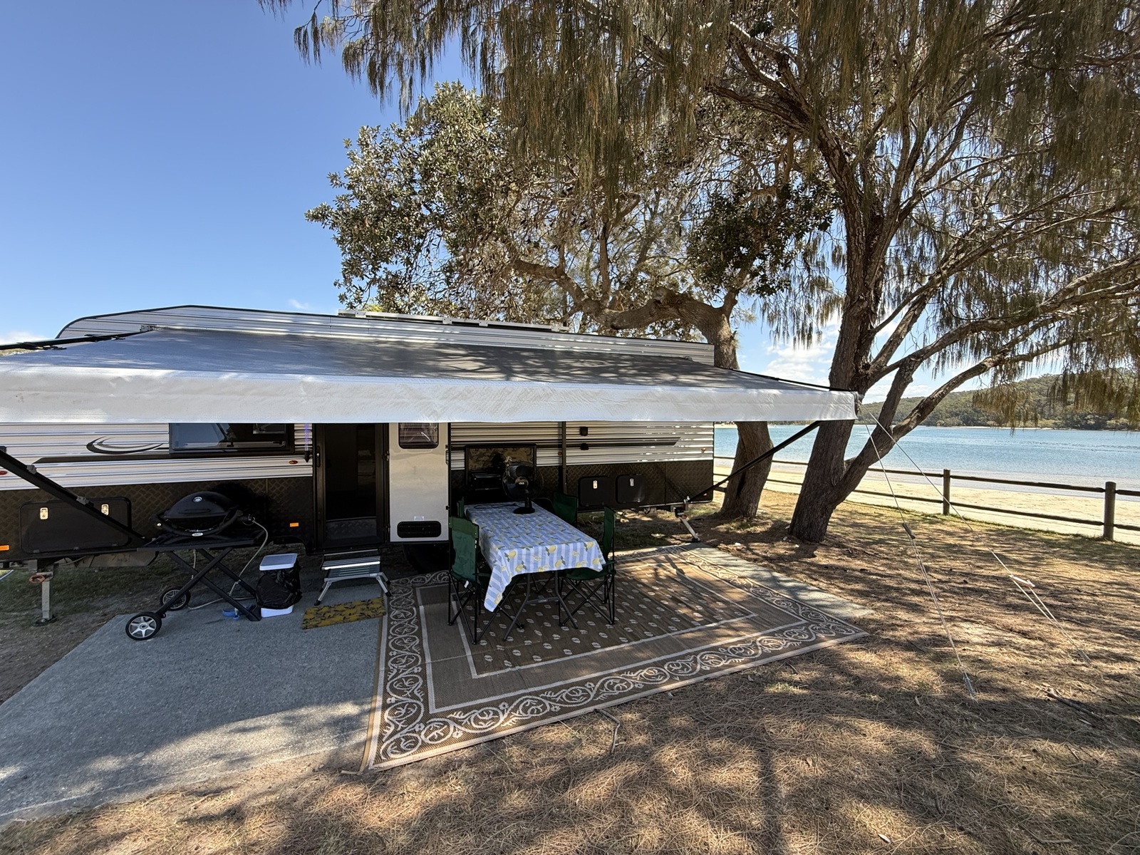 SUMMER HOLIDAY DREAMING WITH FULL SET UP TRIPLE BUNK - BLACK BETTY - BOOK ME FOR A MONTH IN JAN 2026'! photo 4