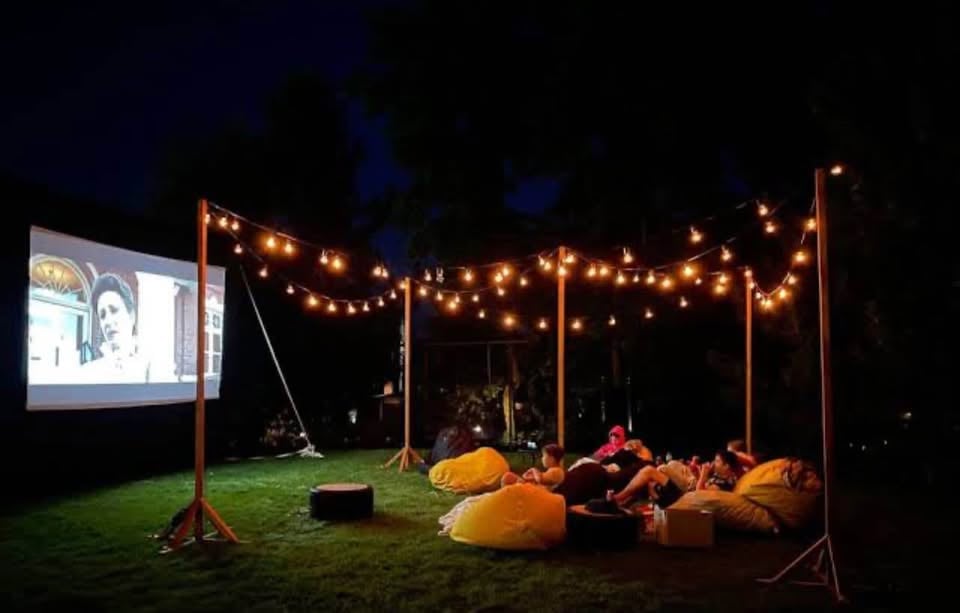 Outdoor cinema hire / lawn movie night rental photo 10