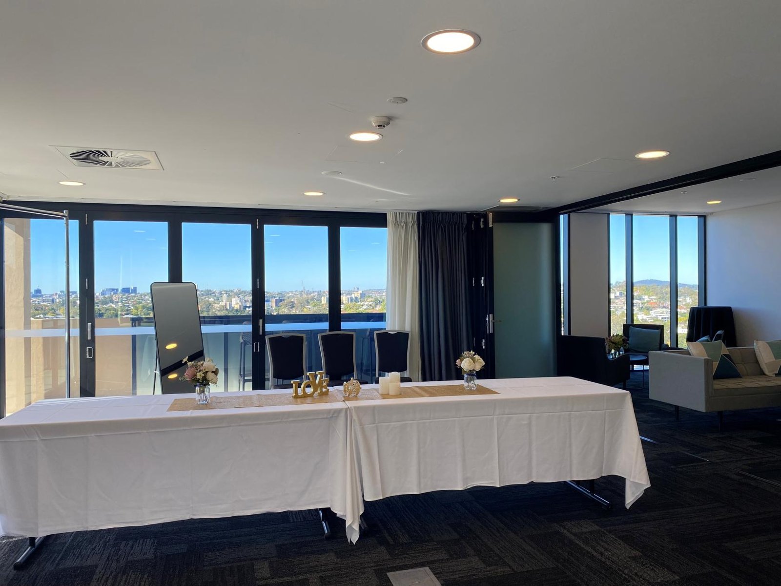 Conference Room at Essence Suites Taringa photo 12