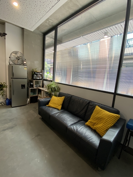 RENT: 2 BIG desk+storage space -photo/video studio photo 3