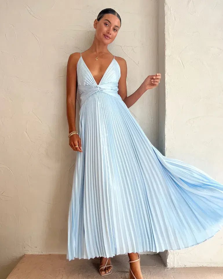 Issy Orla Dress in Blue Size 6 photo 2