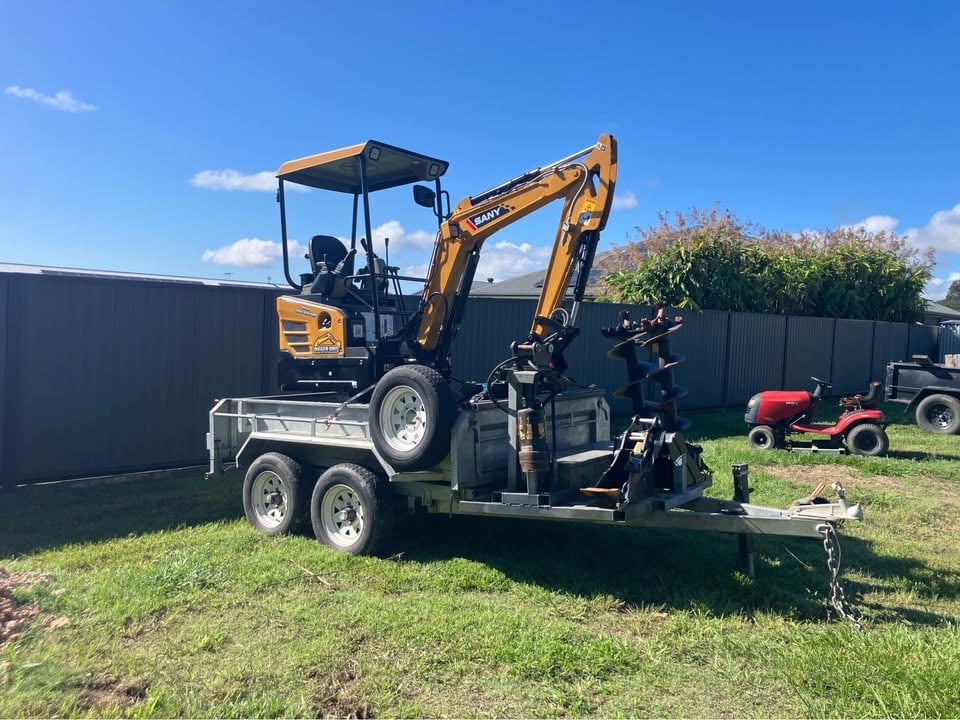 Digger hire with all the gear photo 9
