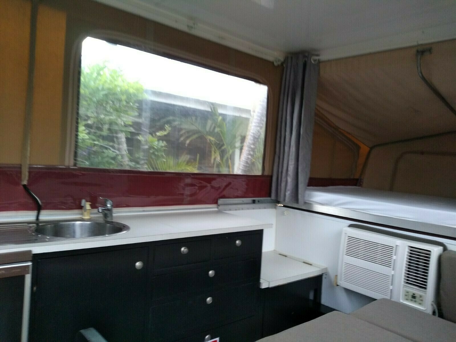 Large air-conditioned pop-up caravan photo 15
