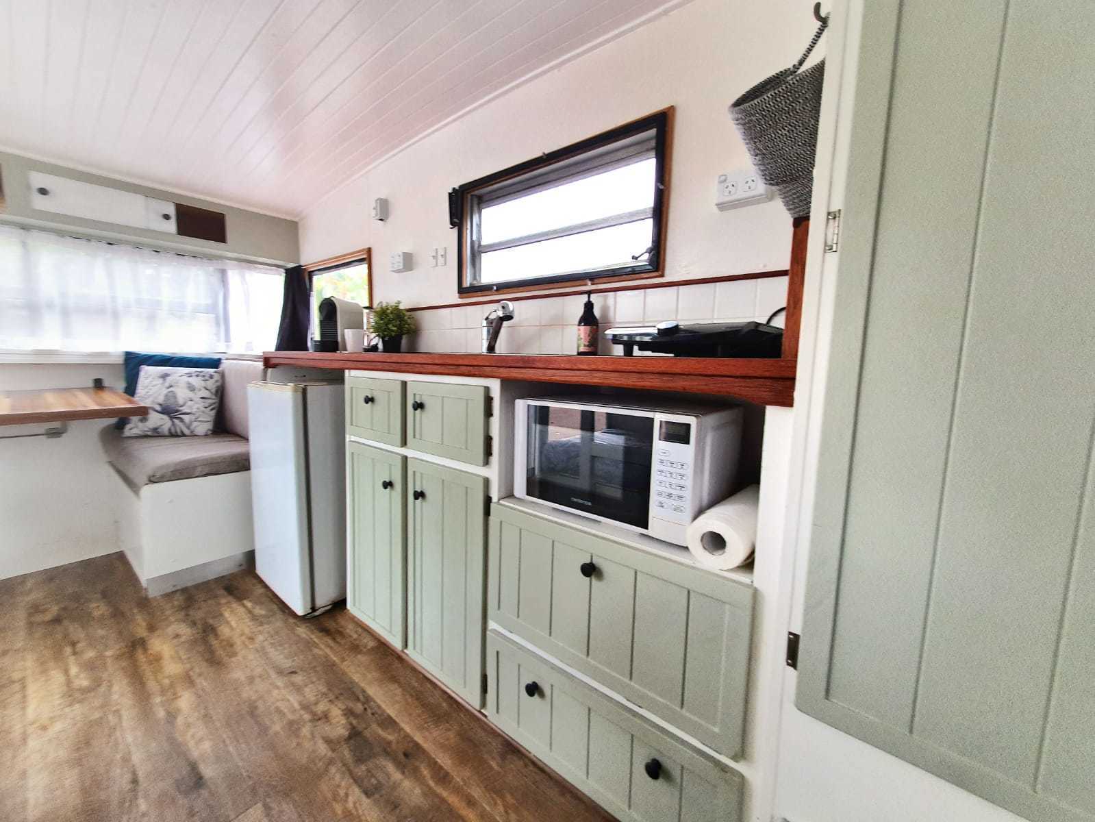 'Van Go' Caravan (air-conditioning) photo 13