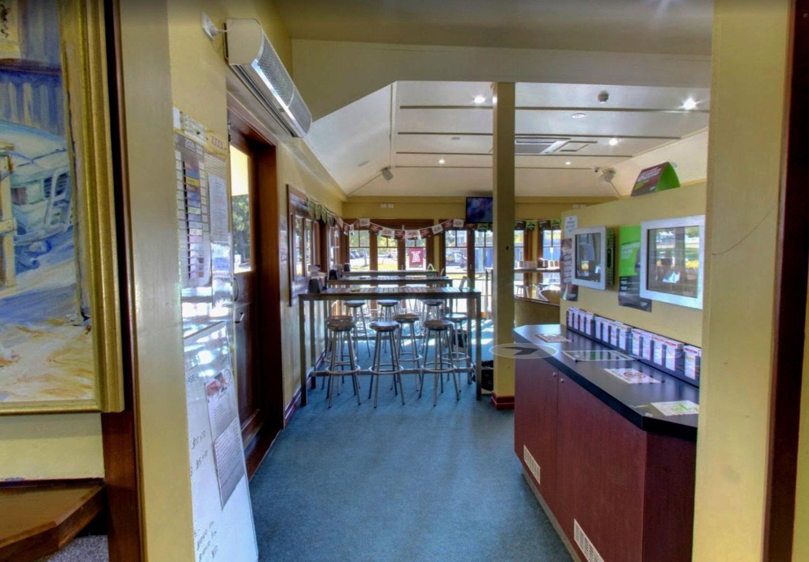 Semi-Private Room at Beerwah Hotel photo 4