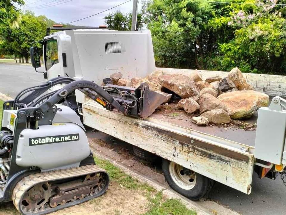 Wet and dry hire dingo or skid steer mini loader photo 3