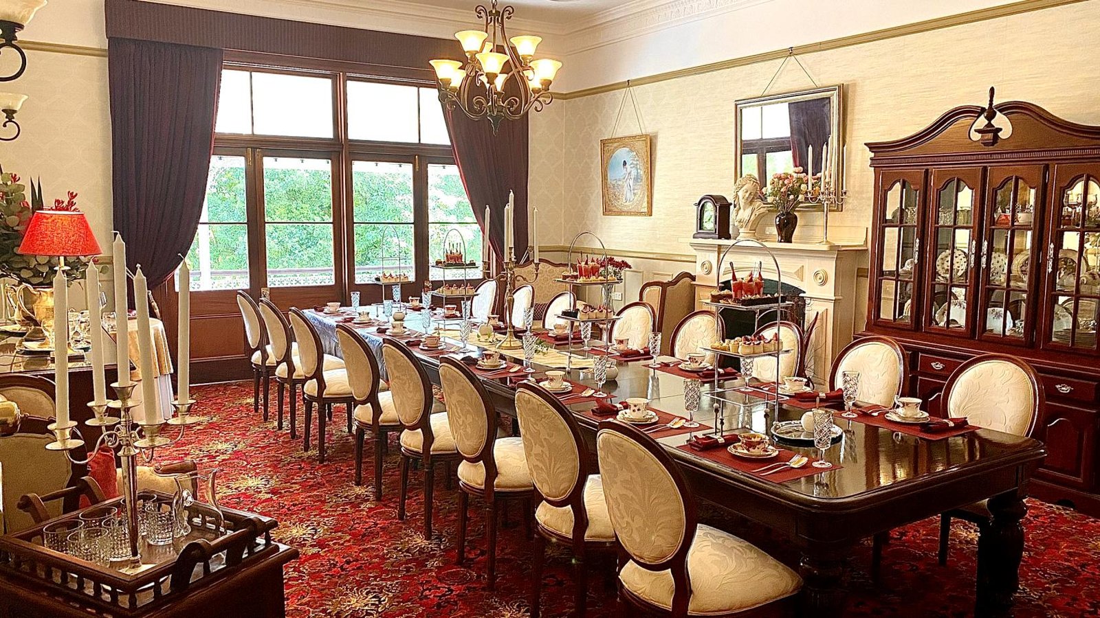 Chandelier Room at Bli Bli House Riverside Retreat photo 5