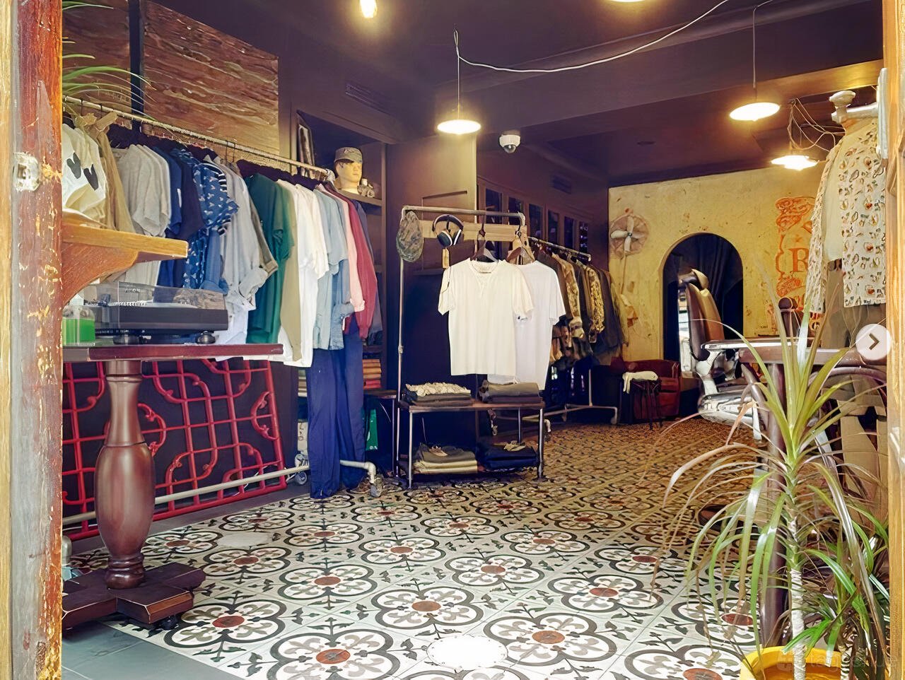 The Cut Barbershop at Red Lantern Restaurant & Private Dining Room photo 4