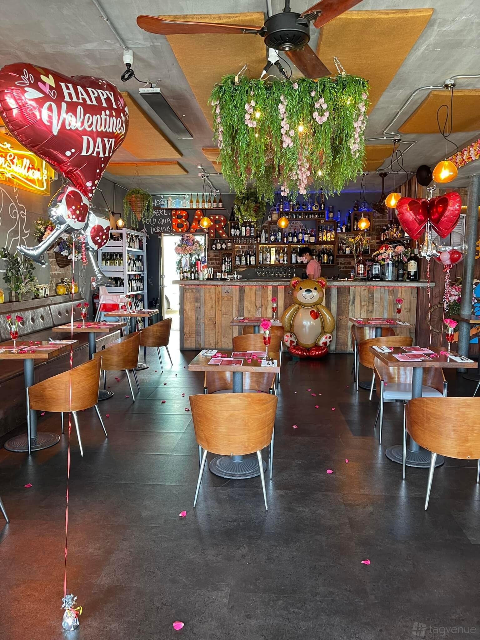 Entire Venue at Italian Stallion photo 5