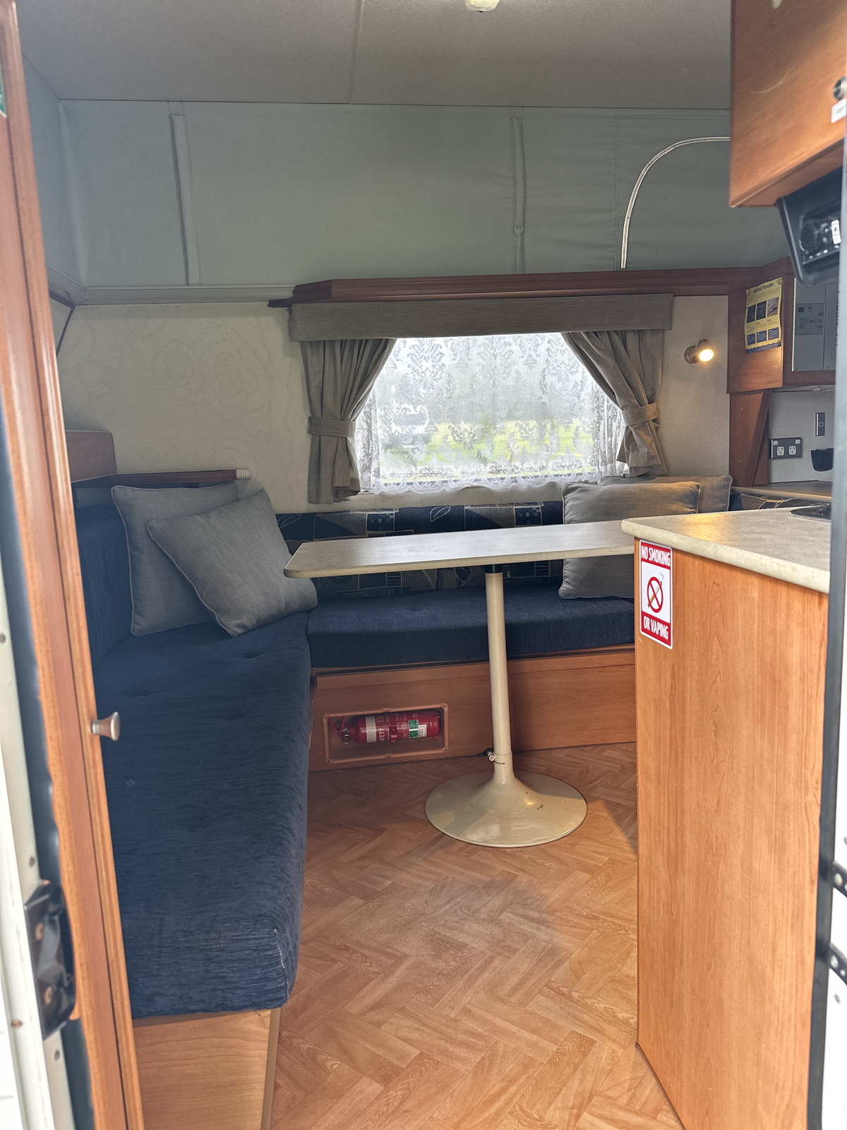 Lightweight Family & Pet-Friendly Van | 2 Bunks + Island Bed | A/C & Solar photo 5