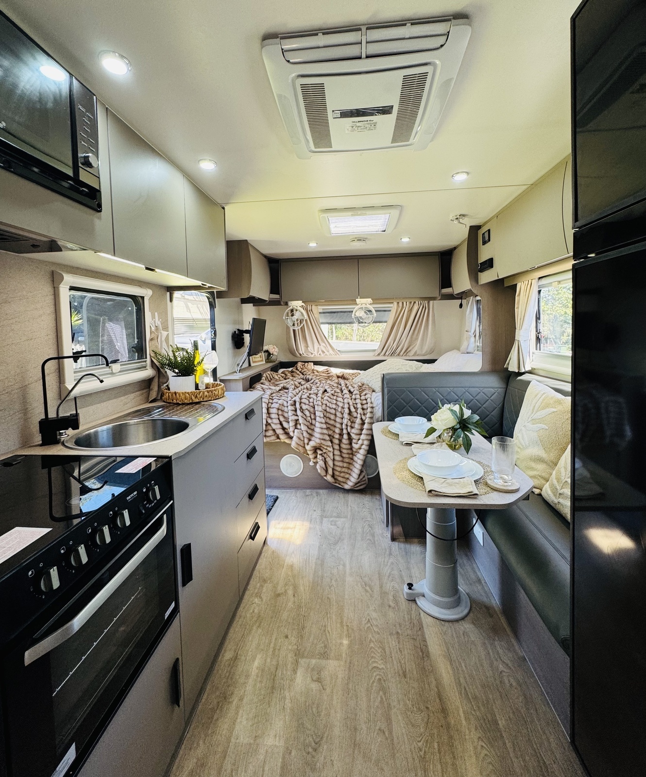 Epic Journey - 2024 Luxury 20 ft Family Caravan photo 3