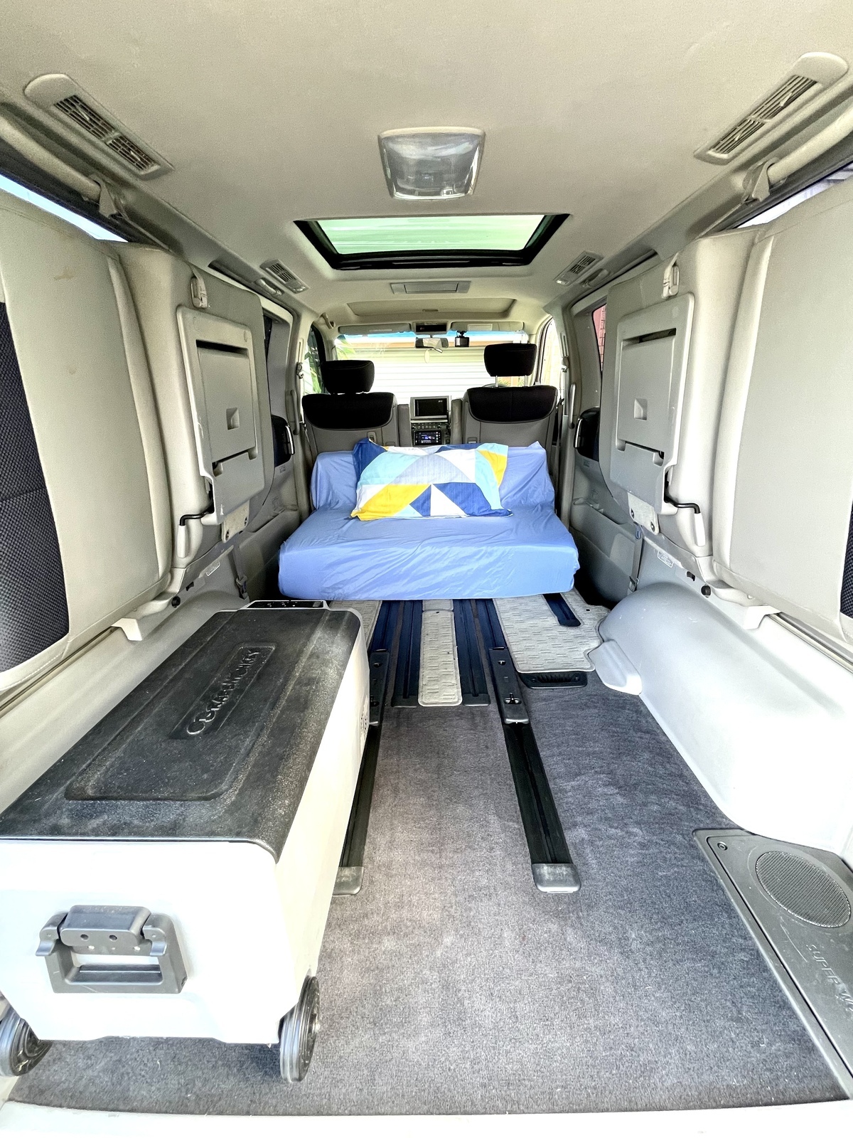 Elgrand Camper photo 2