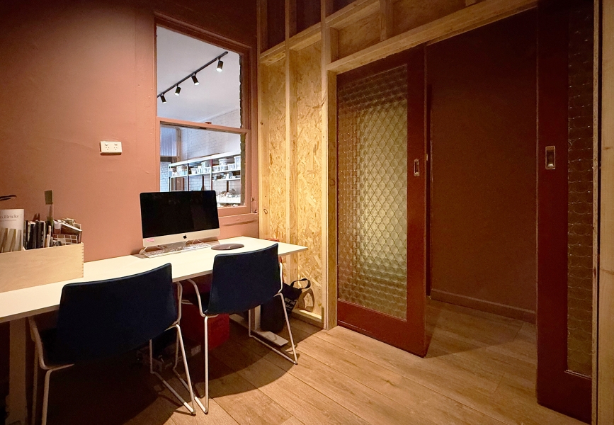 Large Bright Space w/ Street Frontage photo 5