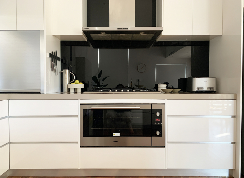 Spacious open plan kitchen and dining area photo 6