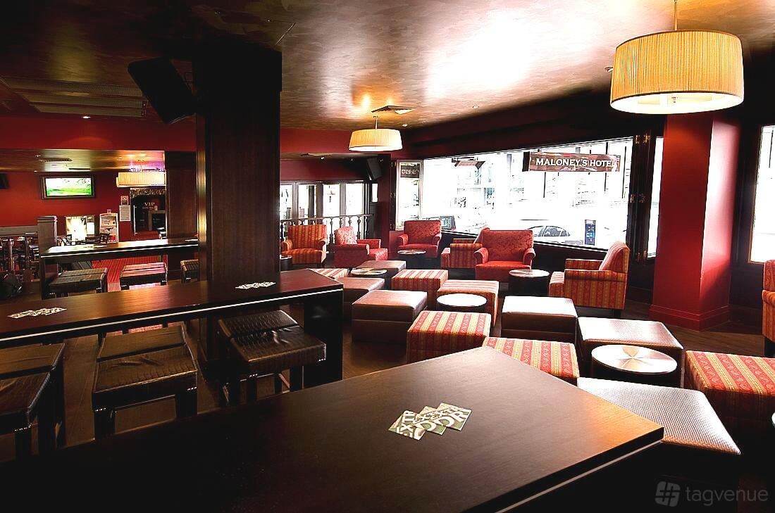 Lounge at Maloney's Hotel photo 2
