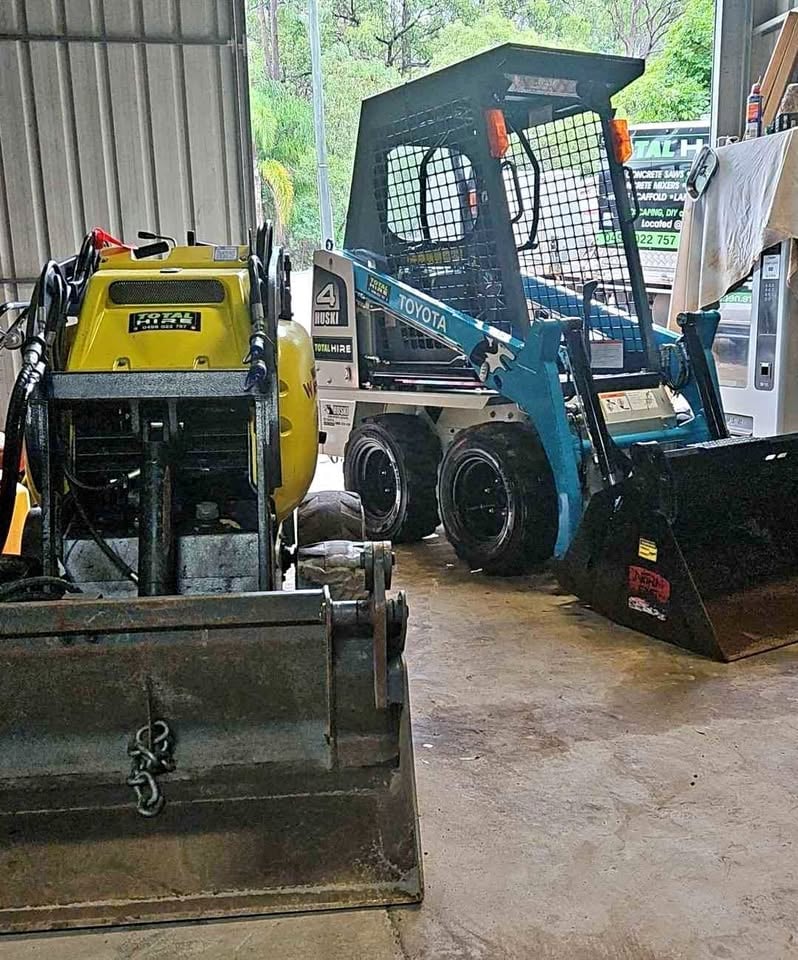 Wet and dry hire dingo or skid steer mini loader photo 4